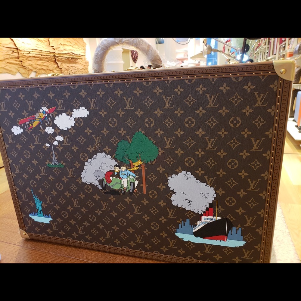 Art trunk by LV resident NE America, SEI.